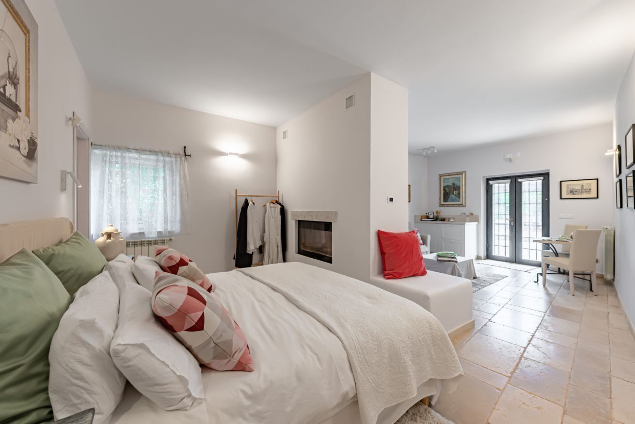 5 bedrooms, iron/ironing board, travel crib, WiFi