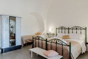 5 bedrooms, travel cot, WiFi, bed sheets - Masseria Carbonico delle Lamie by Rentbeat (Martina Franca)