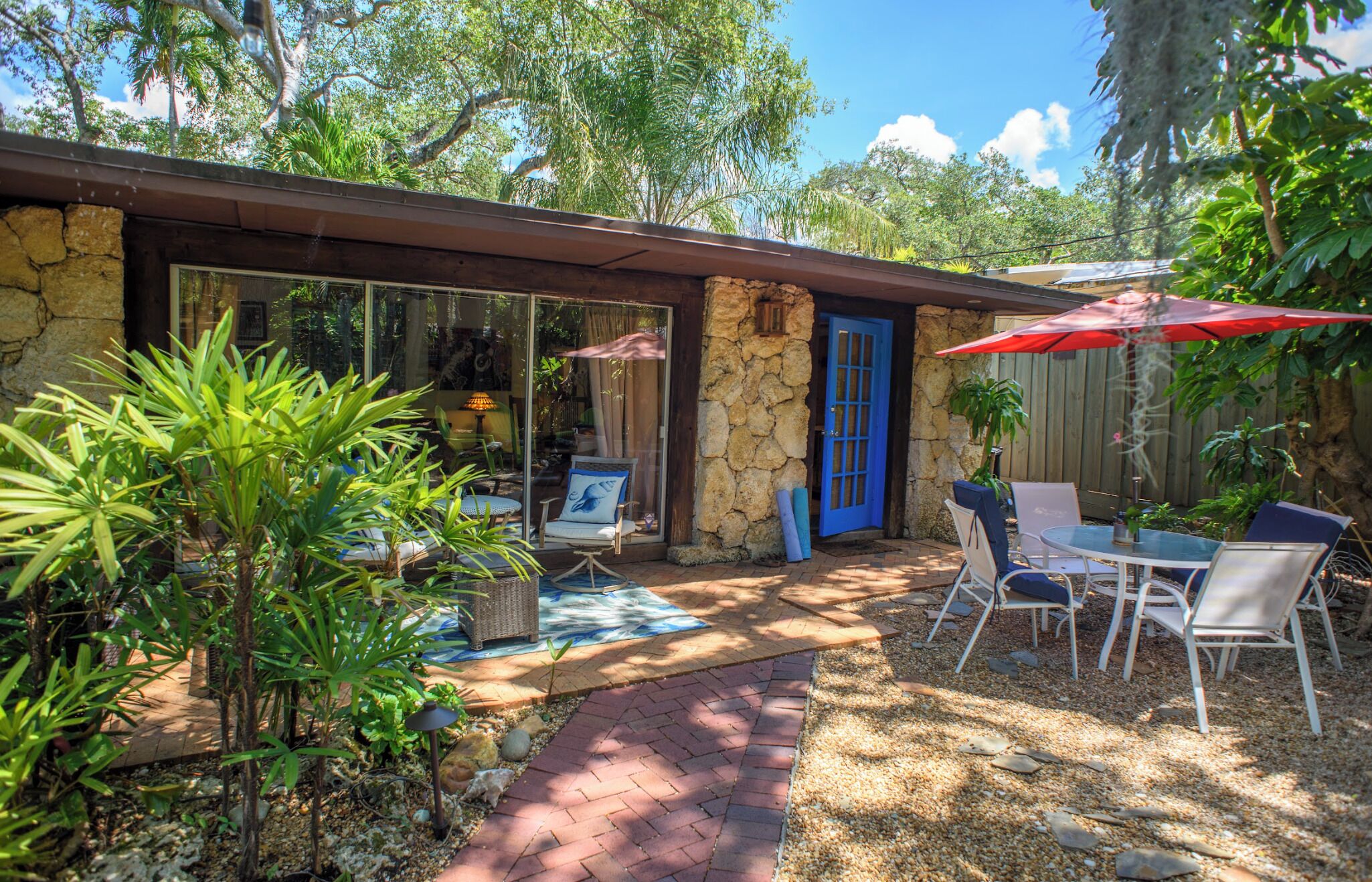 Grove Bungalows - Tranquil Tropical Oasis Centrally Located in Coconut Grove