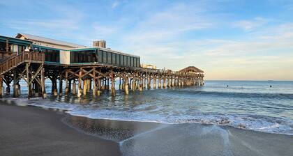 High End 2BR & 2BATH Condo next to Pier! POOL, Balcony & RIGHT on the BEACH!