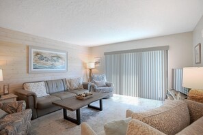 Smart TV - High End 2BR & 2BATH Condo next to Pier!  POOL, Balcony & RIGHT on the BEACH! (Cocoa Beach)