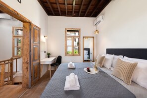 4 quartos, cofres nos quartos, escrivaninha