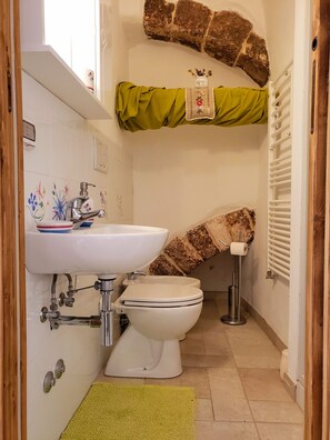 Shower, hair dryer, towels - Room Santa Chiara - Affitti Brevi Italia (Monte Sant´Angelo)