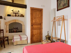 1 bedroom, free WiFi, bed sheets - Room Santa Chiara - Affitti Brevi Italia (Monte Sant´Angelo)