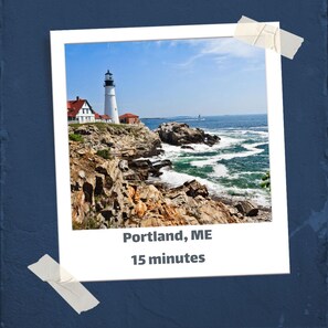 A lighthouse in Portland, ME, with rocky terrain and a view of the ocean. - Scarborough Sanctuary-Cozy retreat close to all local attractions. (Scarborough)