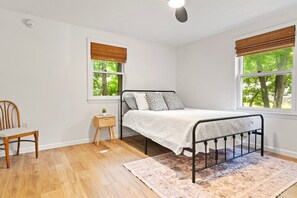A bedroom with a bed, a chair, a small table, and two windows with blinds. - Scarborough Sanctuary-Cozy retreat close to all local attractions. (Scarborough)