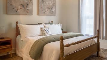 3 bedrooms, desk, iron/ironing board, free WiFi