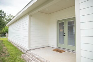 Exterior detail - 3BR/2.5BA in the heart of Downtown Ocean Springs! Mr. Willie's Coastal Retreat (Ocean Springs)