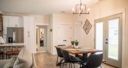 3BR/2.5BA in the heart of Downtown Ocean Springs! Mr. Willie's Coastal Retreat