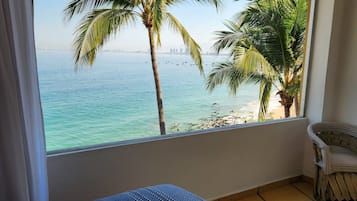 Villa, 4 habitaciones, alberca privada, vista al océano | Caja de seguridad en la habitación y cortinas blackout