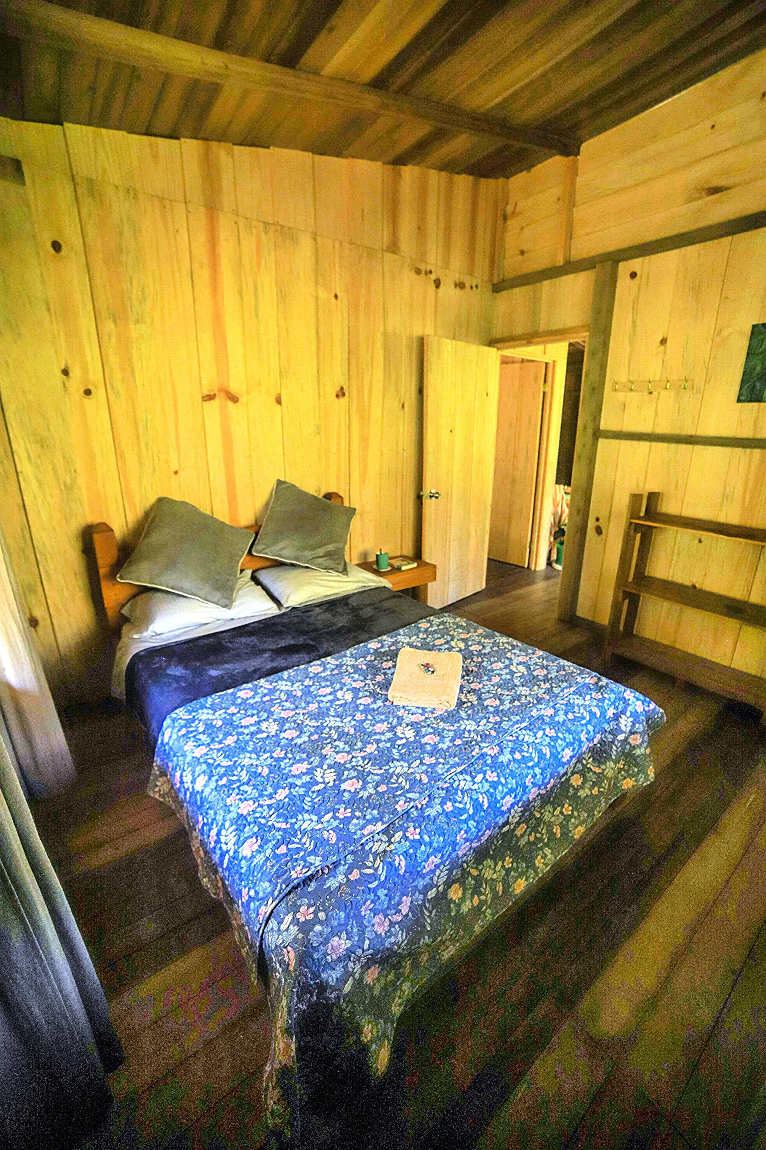 2 slaapkamers, een bureau, reisbedje, wifi