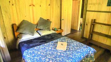 2 slaapkamers, een bureau, reisbedje, wifi