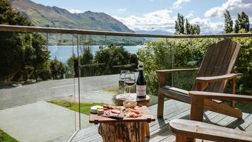 Luxury House, Lake View | Terrace/patio