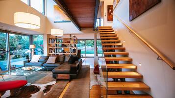 Luxury House, Lake View | Living area