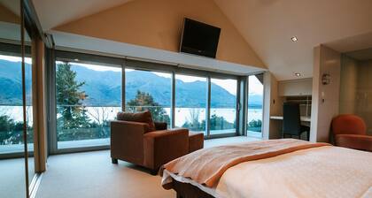 Lakeside Rd - Lake Views - Sleeps 10