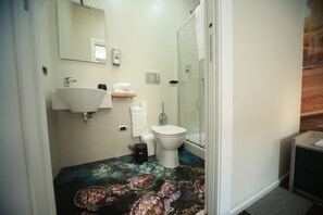 Economy-Vierbettzimmer | Badezimmer