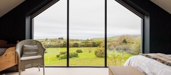 Quiet coast & country cottage with sea views.