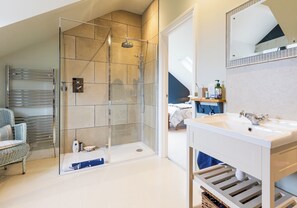 Towels - Quiet coast & country cottage with sea views. (Cardigan)