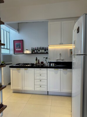 Microwave, stovetop - Cozy 2-bedroom apartment with AC, WiFi in enjoyable Leblon Rio de Janeiro (Leblon Rio de Janeiro)