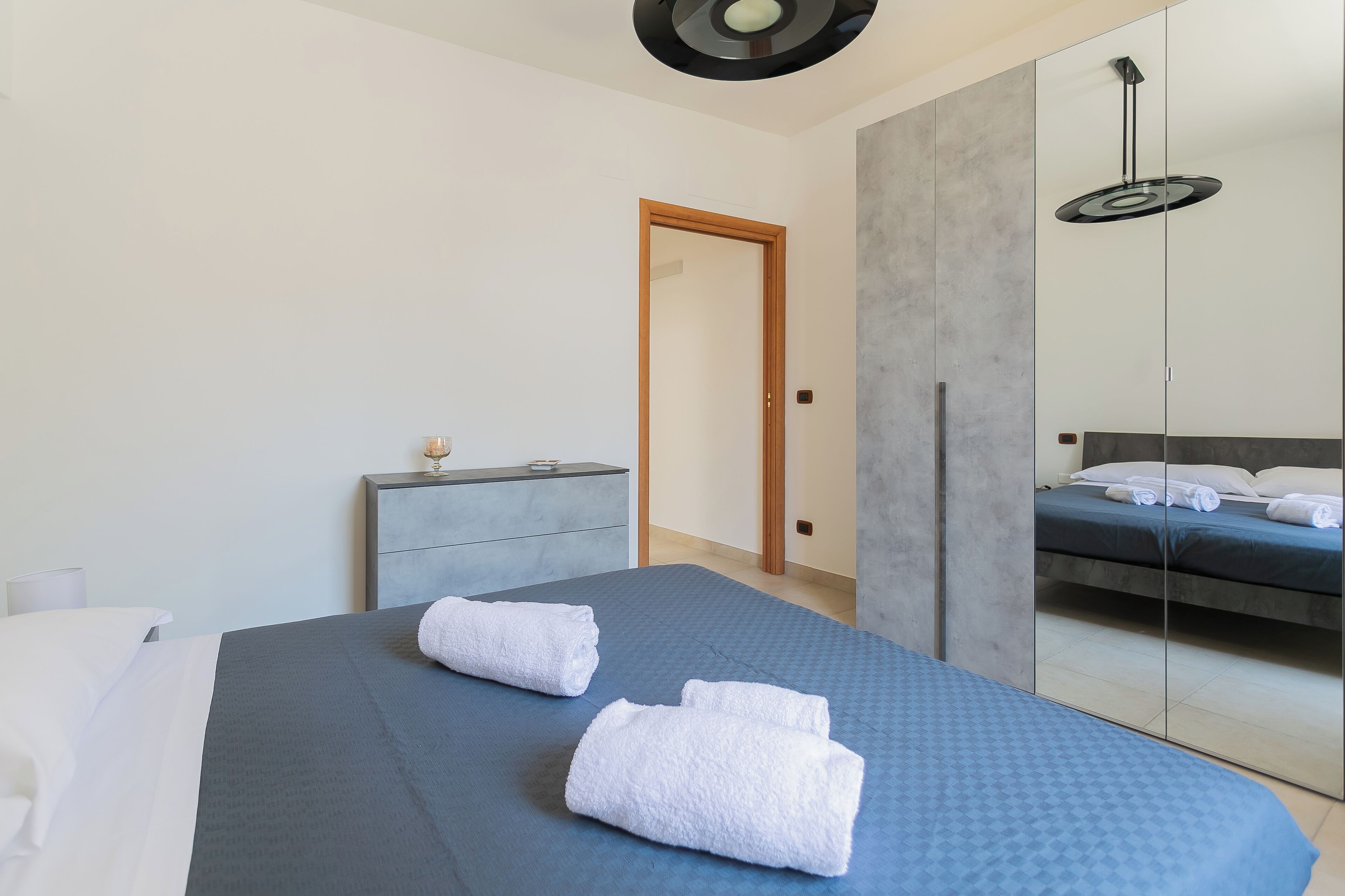 Leilighet | 2 soverom, skrivebord for bærbar PC og strykejern/-brett