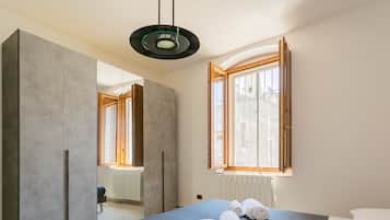 Apartment | 2 Schlafzimmer, laptopgeeigneter Arbeitsplatz, Bügeleisen/Bügelbrett