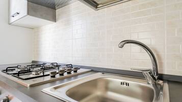 Apartment | Eigene Küche | Großer Kühlschrank, Ofen, Herdplatte