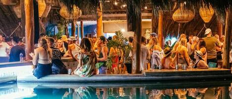 2 piscinas al aire libre