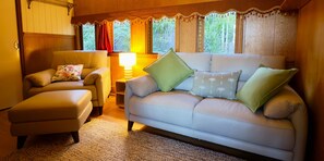 Lounge - Heaven in the Hills (Reesville)