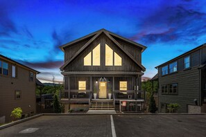 Exterior - 3 King/Indoor Pool/Hot Tub/Game Room/Pet Friendly (Pigeon Forge)