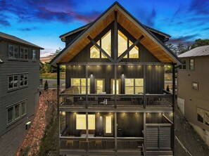 Exterior - 3 King/Indoor Pool/Hot Tub/Game Room/Pet Friendly (Pigeon Forge)