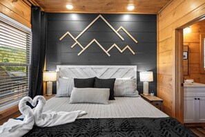 4 habitaciones, escritorio y tabla de planchar con plancha 