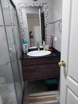 Hair dryer, towels, soap, shampoo - BEAUTIFUL APARTMENT IN THE BEST SECTOR OF QUITO (Quito)