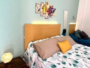 Comfort Apartment, 3 Bedrooms, Non Smoking, Balcony | Individually decorated, individually furnished, desk, iron/ironing board - Central Station House Cettina (Catania)