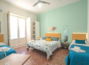 Comfort Apartment, 3 Bedrooms, Non Smoking, Balcony | Individually decorated, individually furnished, desk, iron/ironing board - Central Station House Cettina (Catania)