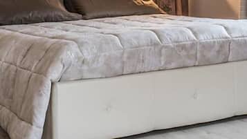 Studio Suite Deluks, balkon, pemandangan bukit | Seprai katun Mesir, seprai premium, selimut bulu angsa, dan busa memori