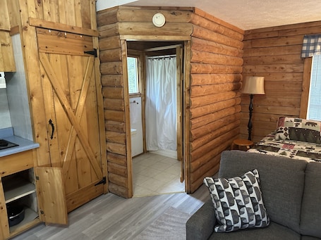 1 bedroom, free WiFi, bed sheets. Crooked Creek Cabin #3 Close to the Water - Studio