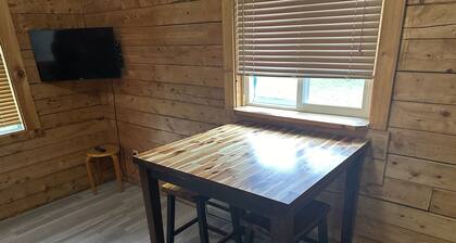 Crooked Creek Cabin #3 Close to the Water - Studio