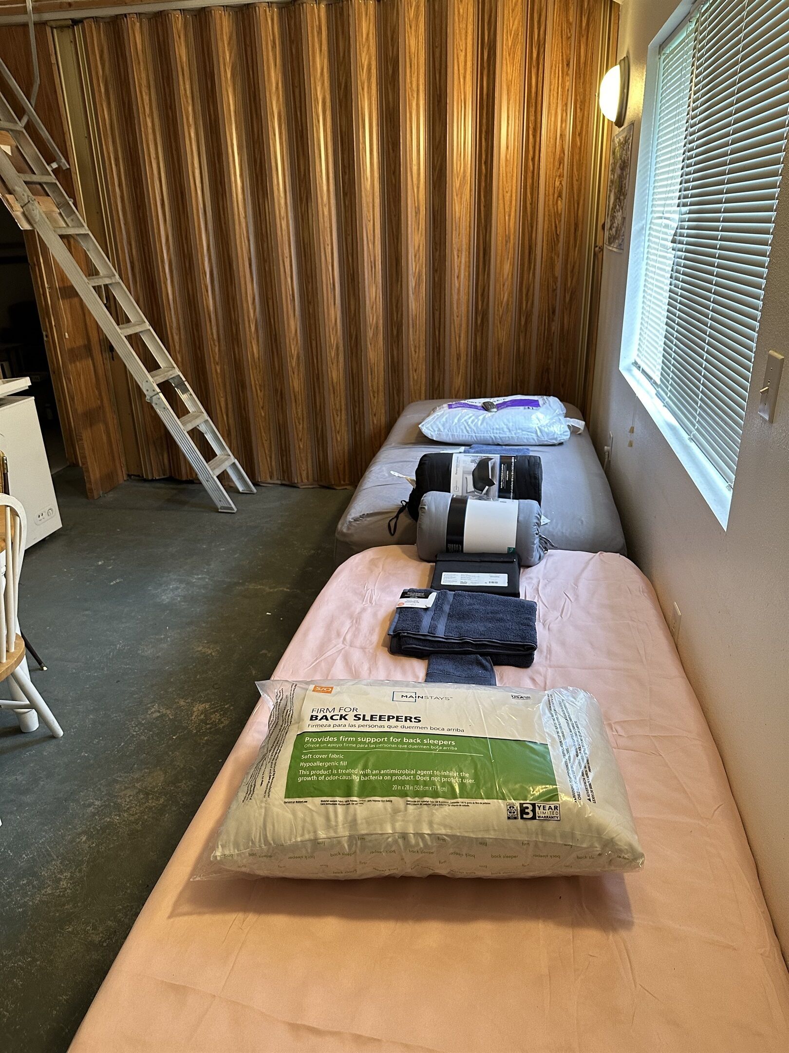 2 bedrooms, bed sheets