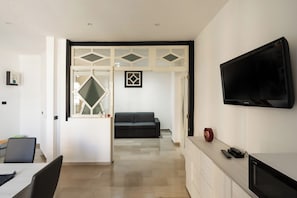 Apartment, Balcony, Sea View | Living area