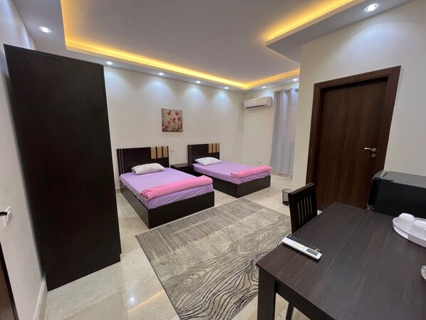 Basic Room | Desk, laptop workspace, free WiFi - Villa 3 Studios (6th of October City)