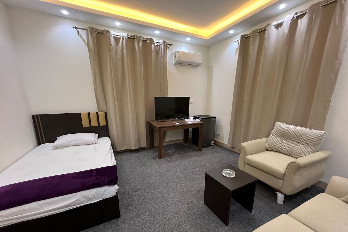 Deluxe Room | Living area | LCD TV