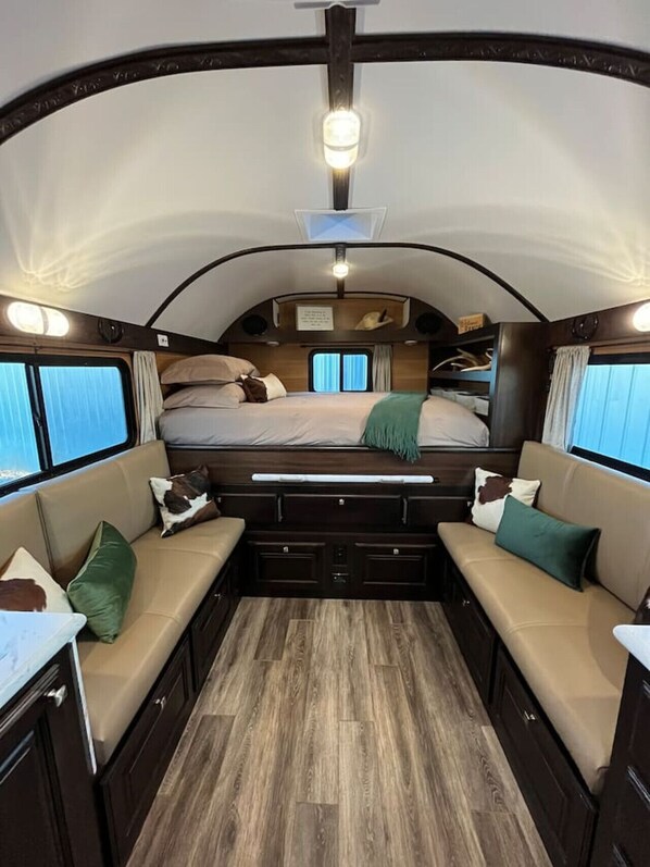 1 bedroom, desk, travel crib, bed sheets