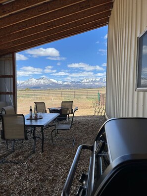 Outdoor dining - Foreman's Quarters at Wrich Ranch (Crawford)