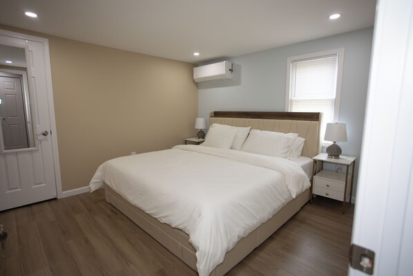 4 bedrooms, iron/ironing board, WiFi, bed sheets