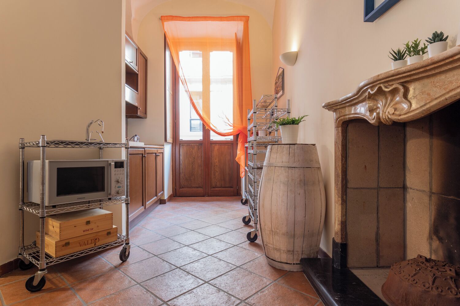 Refrigerador, microondas, parrilla de estufa y cafetera de espresso 