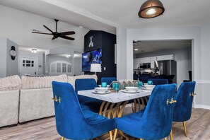 Dining - Sleeps 18, Heated Pool, Game Room, 10 mins to Beach (Navarre)