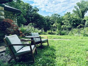 Property grounds - Vacation home just 15 minutes drive to T-Mobile Center (Kansas City)