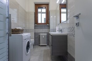 Apartment, Balcony | Bathroom | Shower, free toiletries, hair dryer, bidet - La Casetta di Dado by Wonderful Italy (Turin)