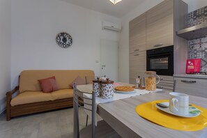 Apartment, Balcony | Private kitchen | Fridge, oven, stovetop, coffee/tea maker