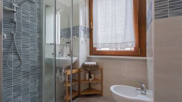 Apartment, Balcony | Bathroom | Shower, free toiletries, hair dryer, bidet